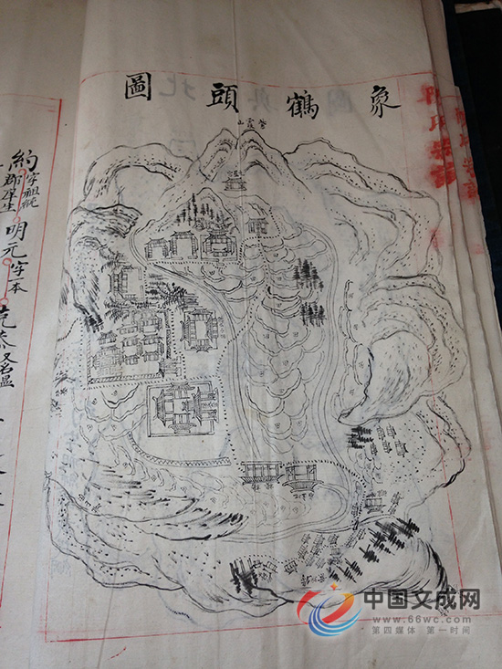 公阳陈步云故居图(象鹤头村古庄图) 瑞安陈步云故居 这块老匾系陈步云将军于1849年二月,为祖宗祠堂所立。是否其手书,不明。匾中的绳字让我想了好几天都想不明白。上网查查吧,女儿提醒我。一查,原来出自诗经《雅》:昭兹来许,绳其祖武。即能够继承祖先功业的意思。 此外,据我所查,清朝水师,没有都督这个官职,只有提督(从一品),统领一省或两省水、陆兵马,下设镇、协、营、汛四级。当时我国的广东水师、浙江水师、福建水师就相当于现在的南海、东海舰队一样,最高长官(水陆提督)相当于现在的舰队司令员。镇总